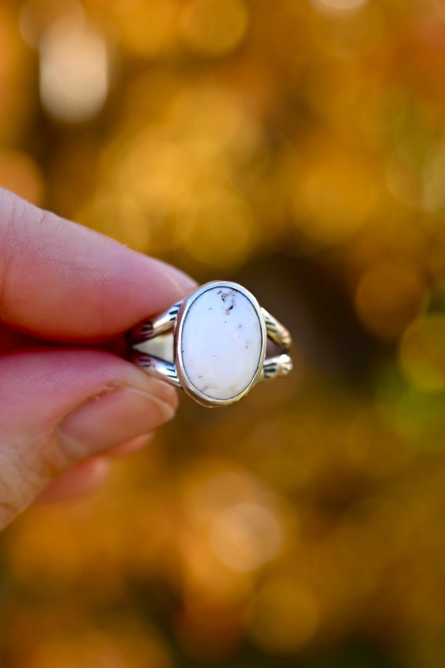 White Buffalo Split-Shank Ring - Size 8